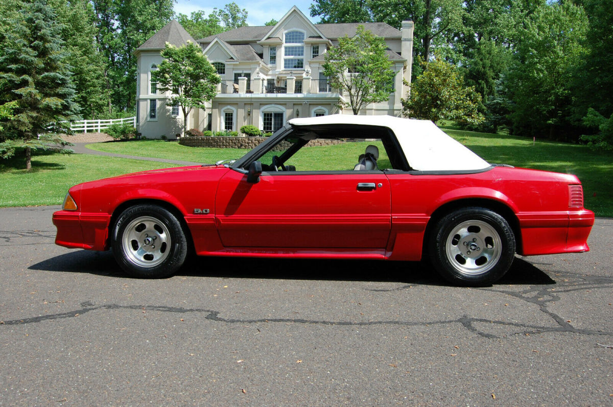 low mileage , 1993 ford mustang gt convertible, auto trans, 5.0 liter v8, p. top