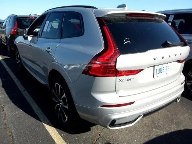 2024 volvo xc60 b5 plus dark theme
