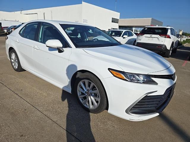 2024 toyota camry le
