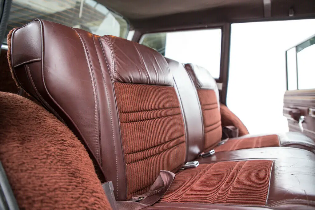 1988 jeep grand wagoneer v8