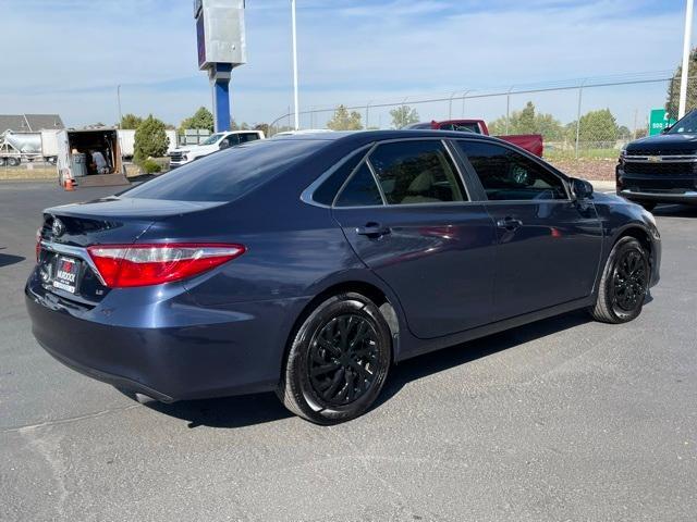 2017 toyota camry le