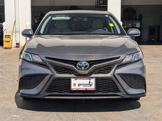 2022 toyota camry se