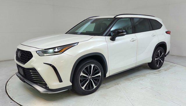 2021 toyota highlander xse
