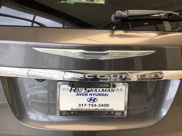 2016 chrysler town & country in minneapolis, minnesota