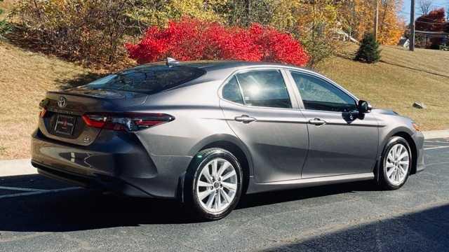 2022 toyota camry le