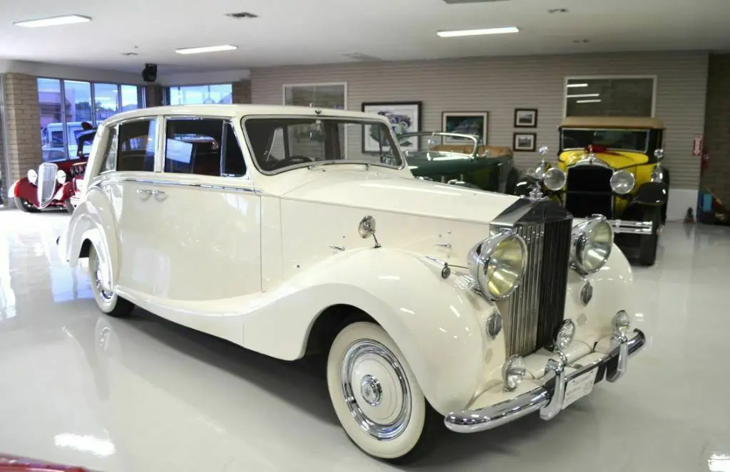 1951 rolls-royce silver wraith 57200 miles white limousine