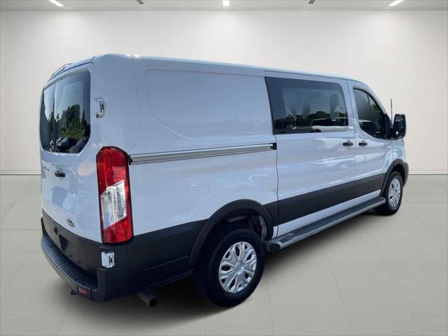 2021 ford transit-150 base