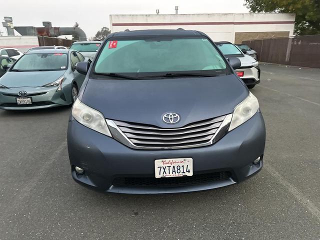 2017 toyota sienna xle