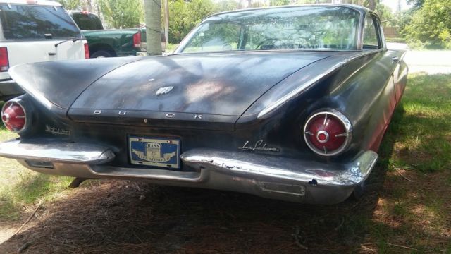 1960 buick 2dr hard top ; ht, rat rod or restore. runs drives steers and stops