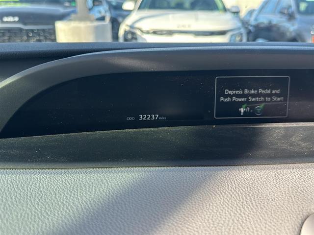 2017 toyota prius three