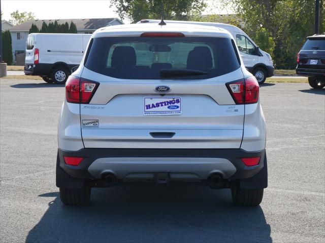 2019 ford escape se