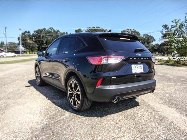 2022 ford escape se