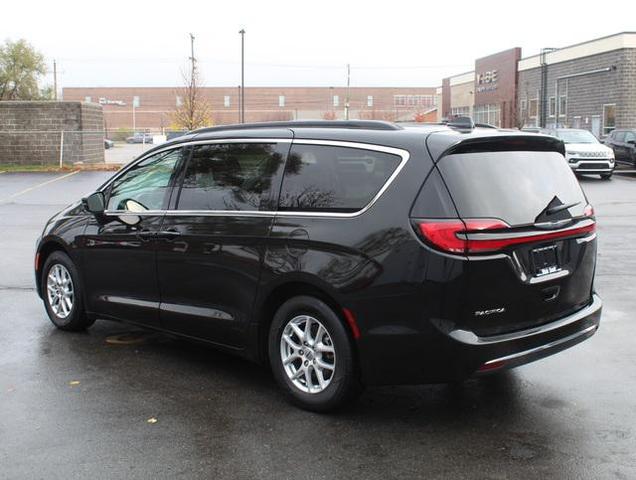2022 chrysler pacifica touring l