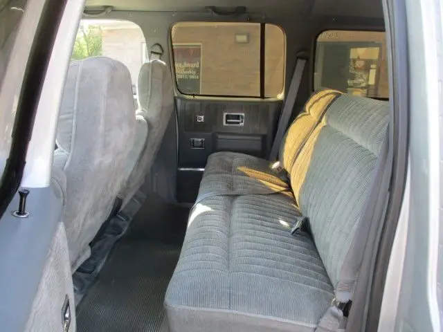 1989 chevy suburban 2500