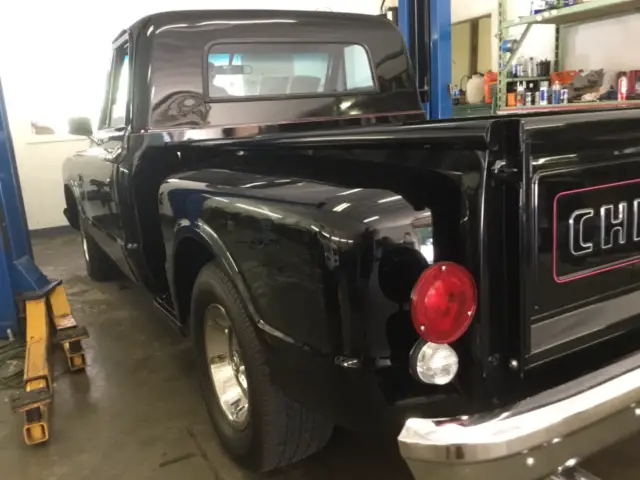 1967 chevy c-10 shortbed stepside beauty