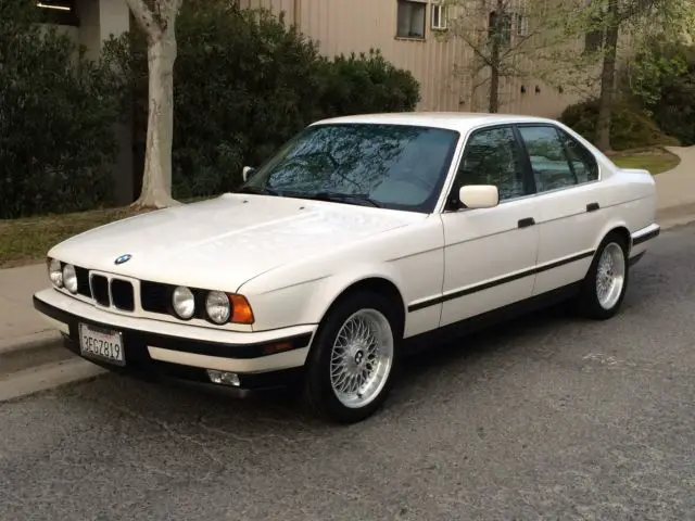 very clean-- all original-- leather seats--cold a/c