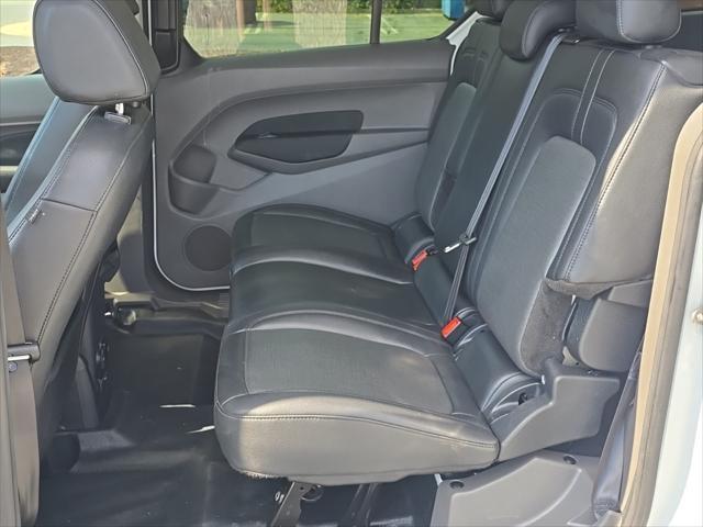 2022 ford transit connect base