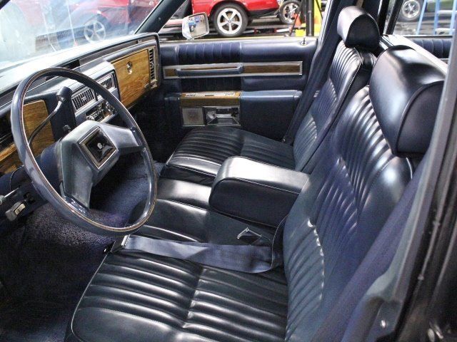 factory deville limousine, ideal for weddings & other parties, nice interior