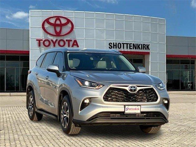 2021 toyota highlander xle