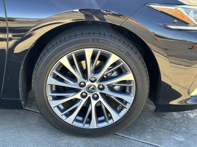 2020 lexus es 300h base