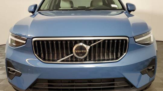 2024 Volvo XC40 b5 plus bright theme