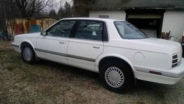 1993 oldsmobile cutlass ciera - 4 door sedan