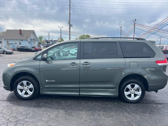 2012 toyota sienna le