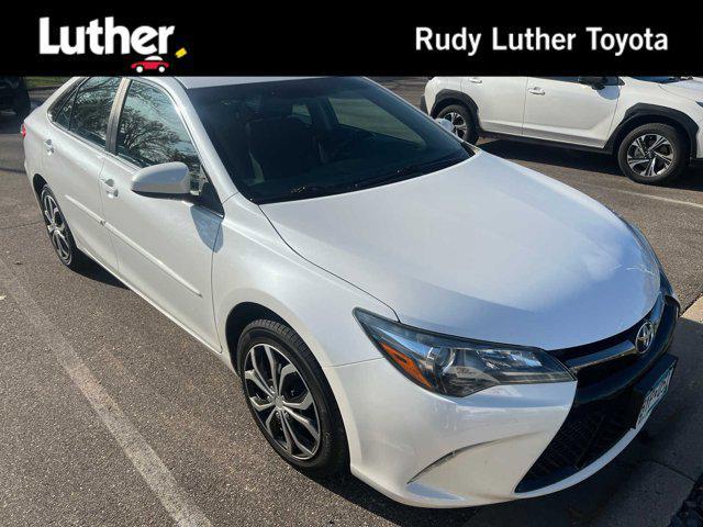 2016 toyota camry se