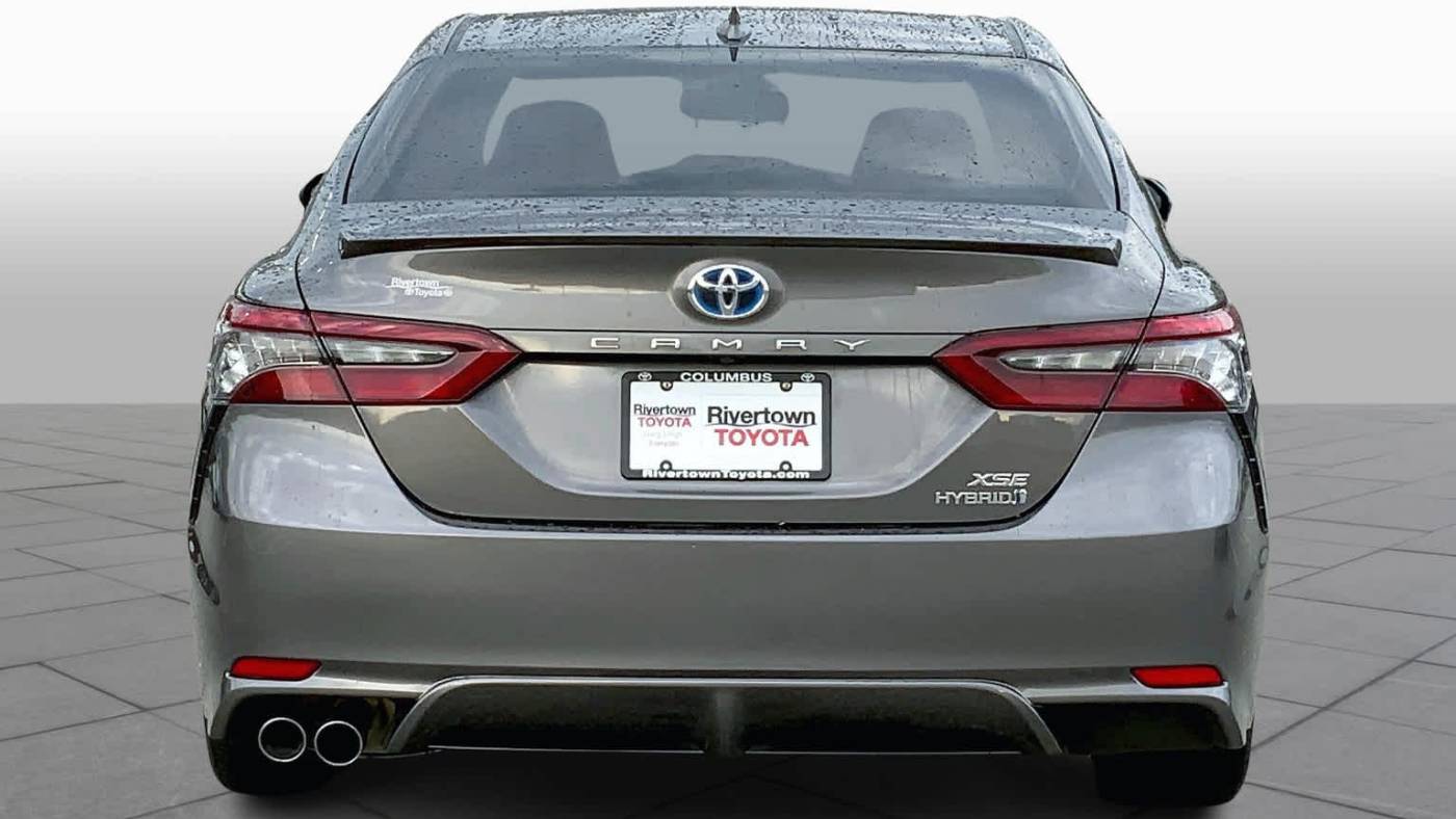 2024 toyota camry hybrid xse