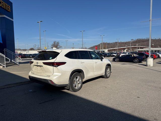 2021 toyota highlander le