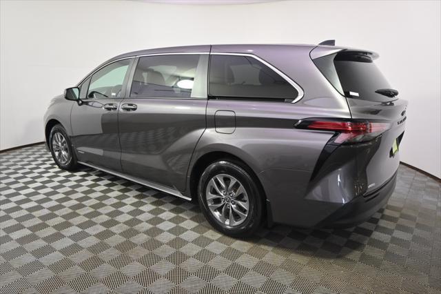 2021 toyota sienna le