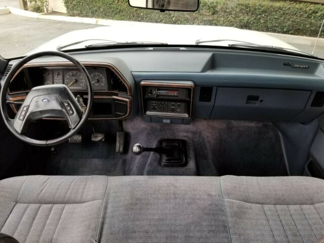 1989 ford f-250 lariat 5.8l v-8 2wd manual transmission one owner