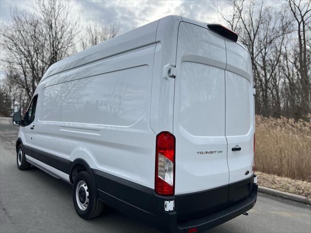 2023 ford transit-250 base