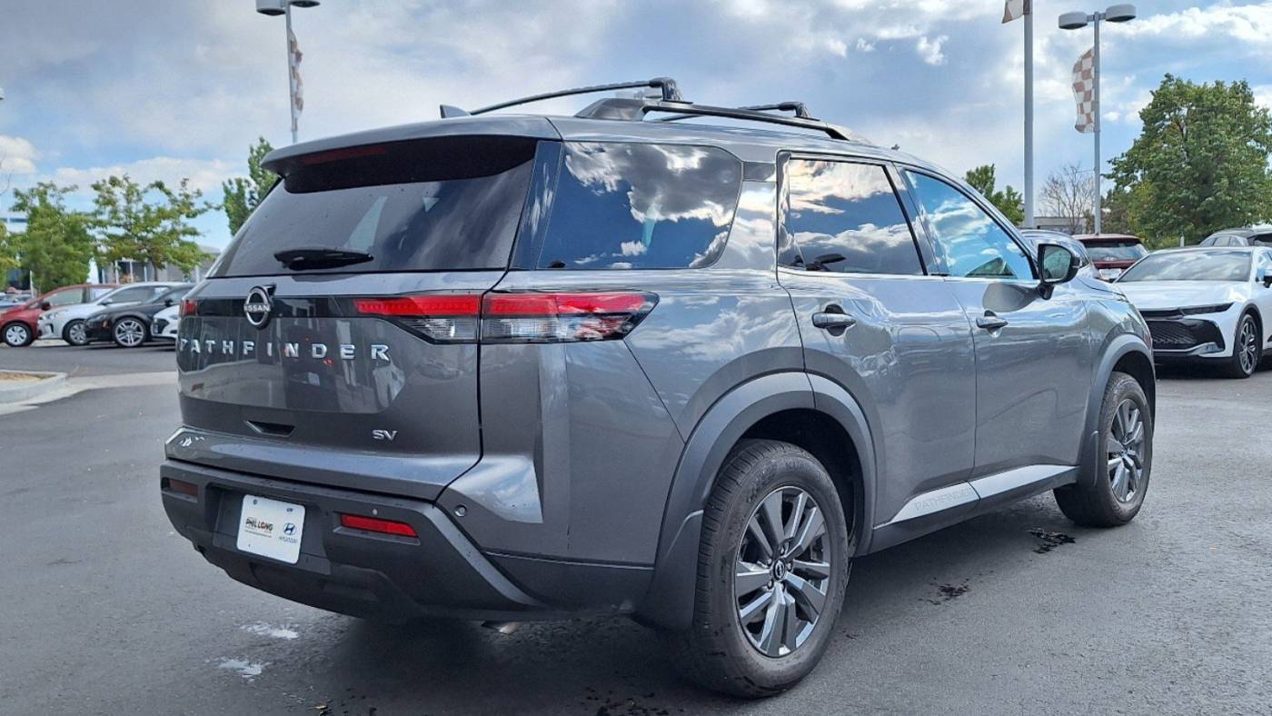 2022 nissan pathfinder sv