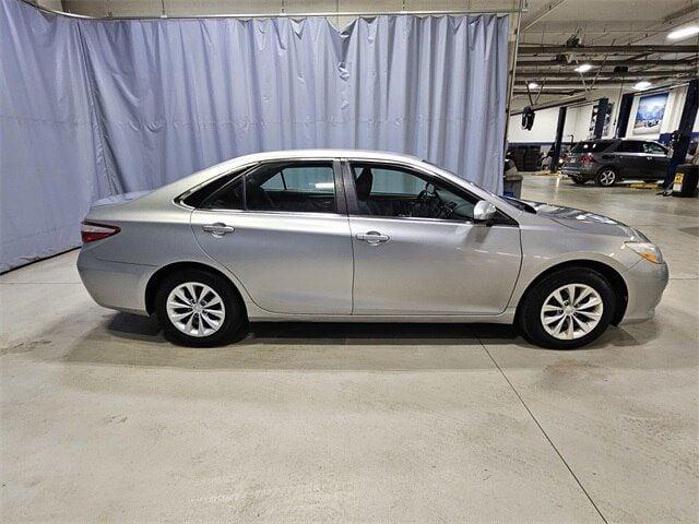 2015 toyota camry le in youngstown, ohio