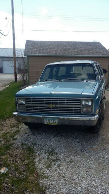 1983 chevy scottsdale suburban 56,000 original miles