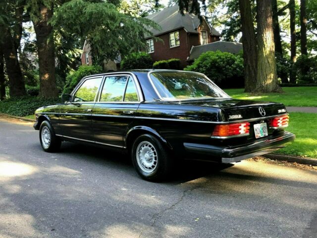 1981 mercedes-benz 300d 4dr luxury sedan 3.0l 5'cyl diesel only 156k orig miles