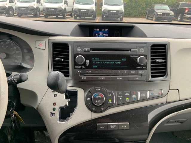 2013 toyota sienna le
