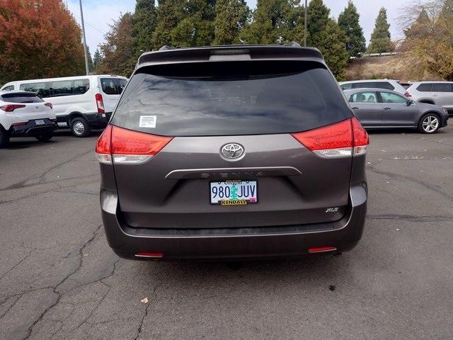 2013 toyota sienna