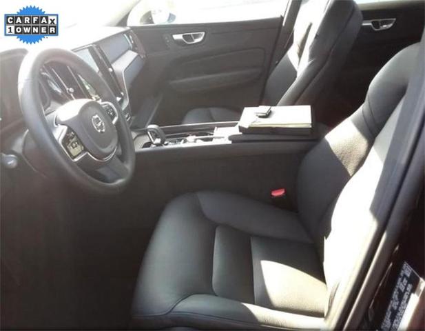 2024 volvo xc60 b5 plus dark theme