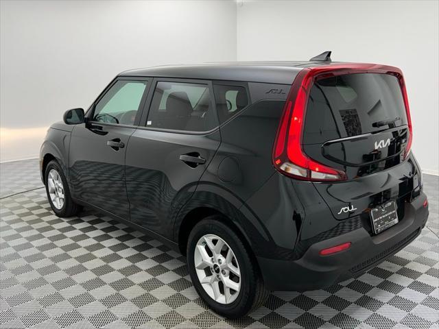 2022 kia soul lx