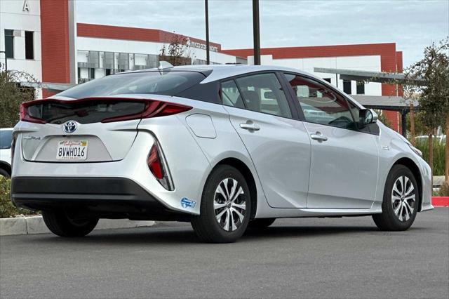 2021 toyota prius prime le