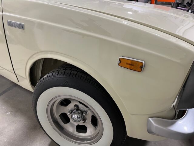 1978 toyota hilux pickup yellow rwd automatic base