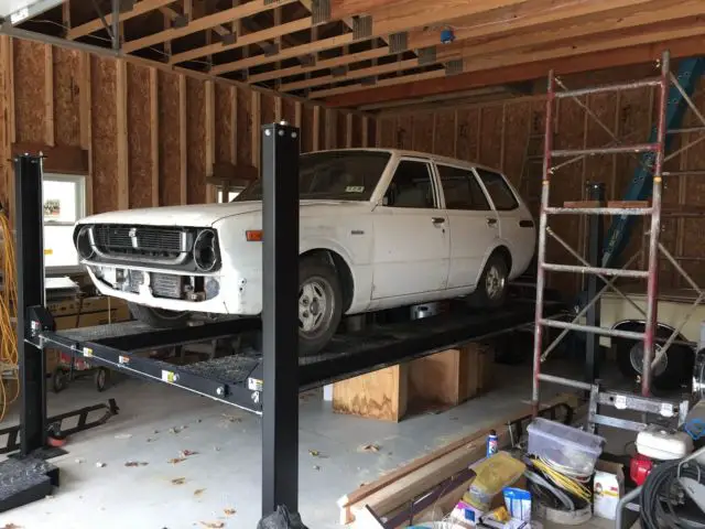 1976 toyota corolla wagon deluxe