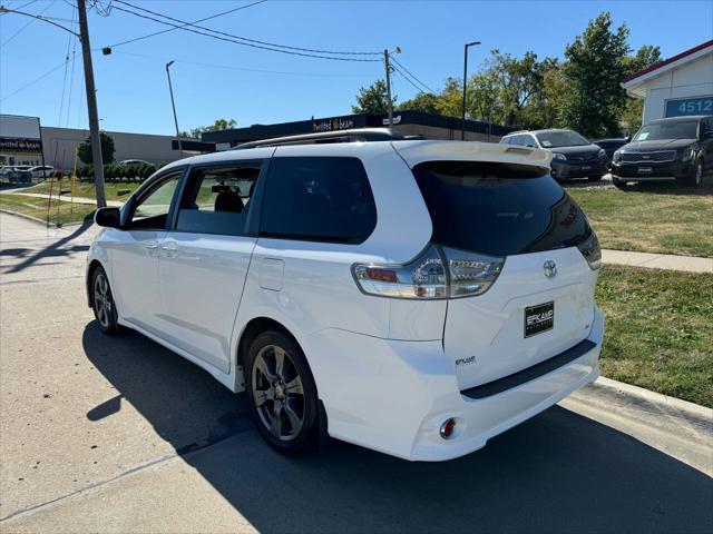 2017 toyota sienna se premium