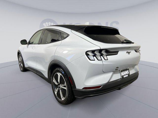 2022 ford mustang mach-e select
