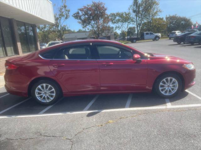 2017 ford fusion se