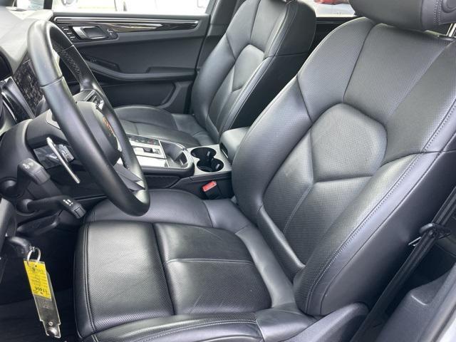 2022 porsche macan base