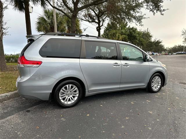 2014 toyota sienna xle