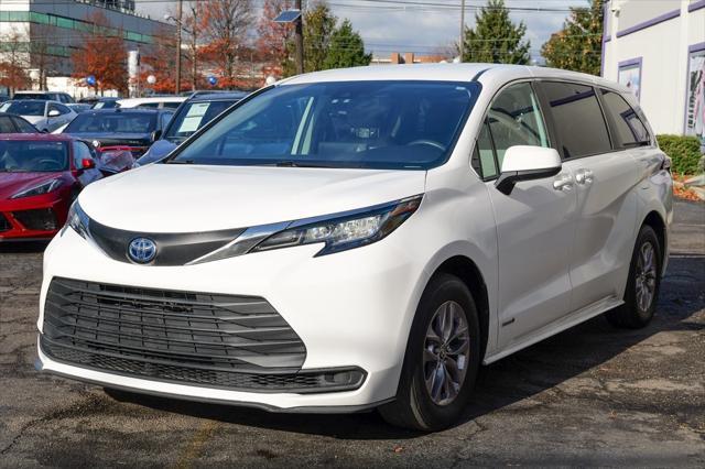 2021 toyota sienna le